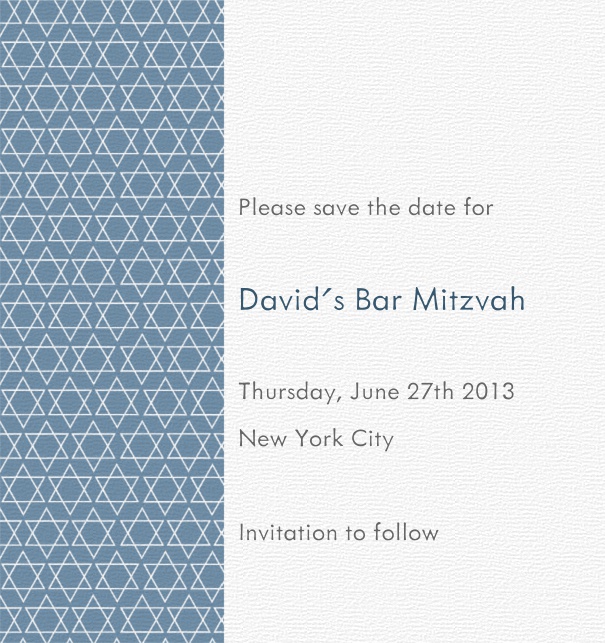 Weiße Bar Mitzvah oder Bat Mitzvah Save the Date Karte mit linkem blaugrauen Rand mi einem Muster aus David Sternen.