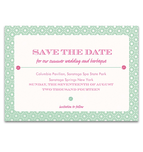 Online Hochzeits Save the Date Kartenvorlage mit grünem Rahmen mit weißen Polkdots.